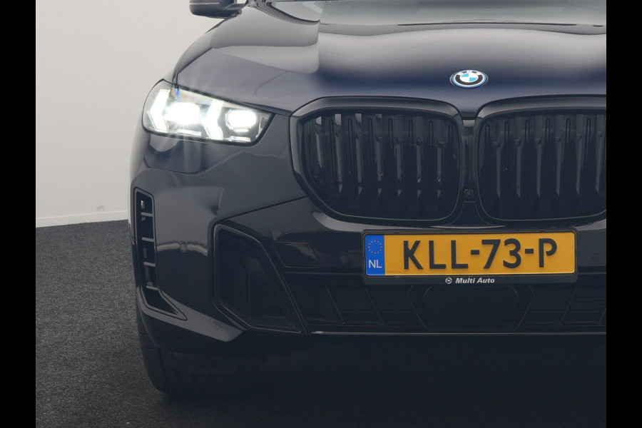 BMW X5 xDrive50e High Executive PHEV 490pk Dealer O.H. | Panodak Sky Lounge | M Sport | Luchtvering | Head Up | 360 Camera | Harman / Kardon | Nappa Lederen Comfortstoelen Memory & Verwarmd | Carbon Schwarz | Apple Carplay | Keyless | Blis | 22"L Plug In Hybrid |