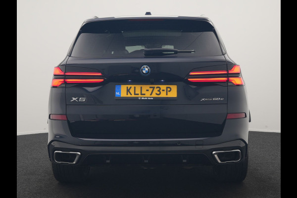 BMW X5 xDrive50e High Executive PHEV 490pk Dealer O.H. | Panodak Sky Lounge | M Sport | Luchtvering | Head Up | 360 Camera | Harman / Kardon | Nappa Lederen Comfortstoelen Memory & Verwarmd | Carbon Schwarz | Apple Carplay | Keyless | Blis | 22"L Plug In Hybrid |