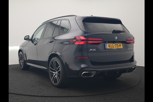 BMW X5 xDrive50e High Executive PHEV 490pk Dealer O.H. | Panodak Sky Lounge | M Sport | Luchtvering | Head Up | 360 Camera | Harman / Kardon | Nappa Lederen Comfortstoelen Memory & Verwarmd | Carbon Schwarz | Apple Carplay | Keyless | Blis | 22"L Plug In Hybrid |