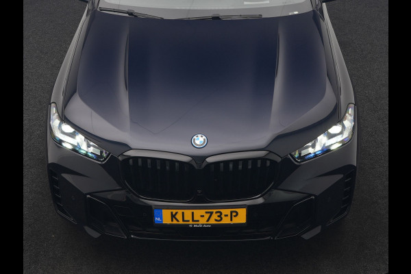 BMW X5 xDrive50e High Executive PHEV 490pk Dealer O.H. | Panodak Sky Lounge | M Sport | Luchtvering | Head Up | 360 Camera | Harman / Kardon | Nappa Lederen Comfortstoelen Memory & Verwarmd | Carbon Schwarz | Apple Carplay | Keyless | Blis | 22"L Plug In Hybrid |