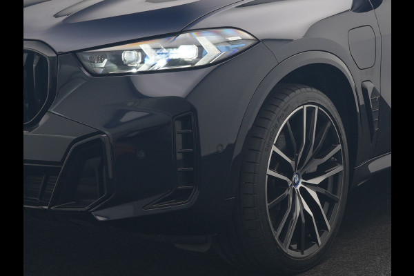 BMW X5 xDrive50e High Executive PHEV 490pk Dealer O.H. | Panodak Sky Lounge | M Sport | Luchtvering | Head Up | 360 Camera | Harman / Kardon | Nappa Lederen Comfortstoelen Memory & Verwarmd | Carbon Schwarz | Apple Carplay | Keyless | Blis | 22"L Plug In Hybrid |