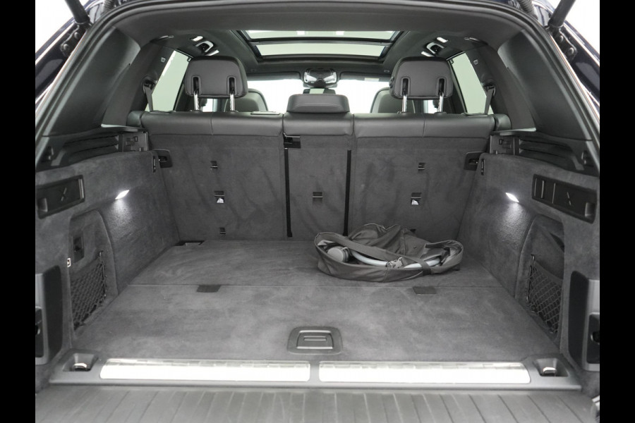 BMW X5 xDrive50e High Executive PHEV 490pk Dealer O.H. | Panodak Sky Lounge | M Sport | Luchtvering | Head Up | 360 Camera | Harman / Kardon | Nappa Lederen Comfortstoelen Memory & Verwarmd | Carbon Schwarz | Apple Carplay | Keyless | Blis | 22"L Plug In Hybrid |