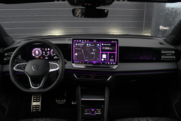 Volkswagen Tiguan 2.0 TSI 4Motion R-line Elegance | Panoramadak | Trekhaak | HUD | ACC | DCC | 360 Camera | Full Options