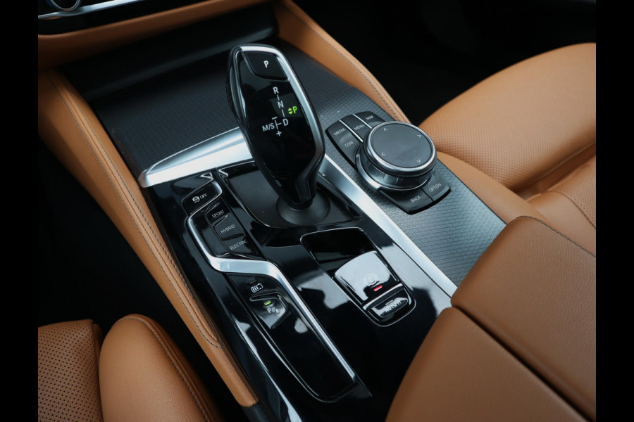 BMW 5 Serie Touring 530e M Sport | Pano | Leer | Stoelverwarming | 19 Inch