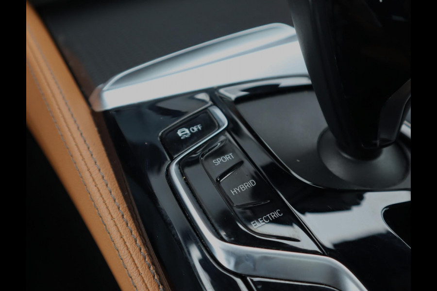 BMW 5 Serie Touring 530e M Sport | Pano | Leer | Stoelverwarming | 19 Inch