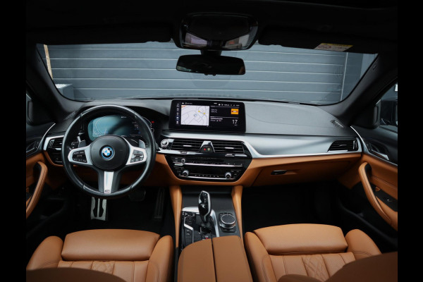 BMW 5 Serie Touring 530e M Sport | Pano | Leer | Stoelverwarming | 19 Inch