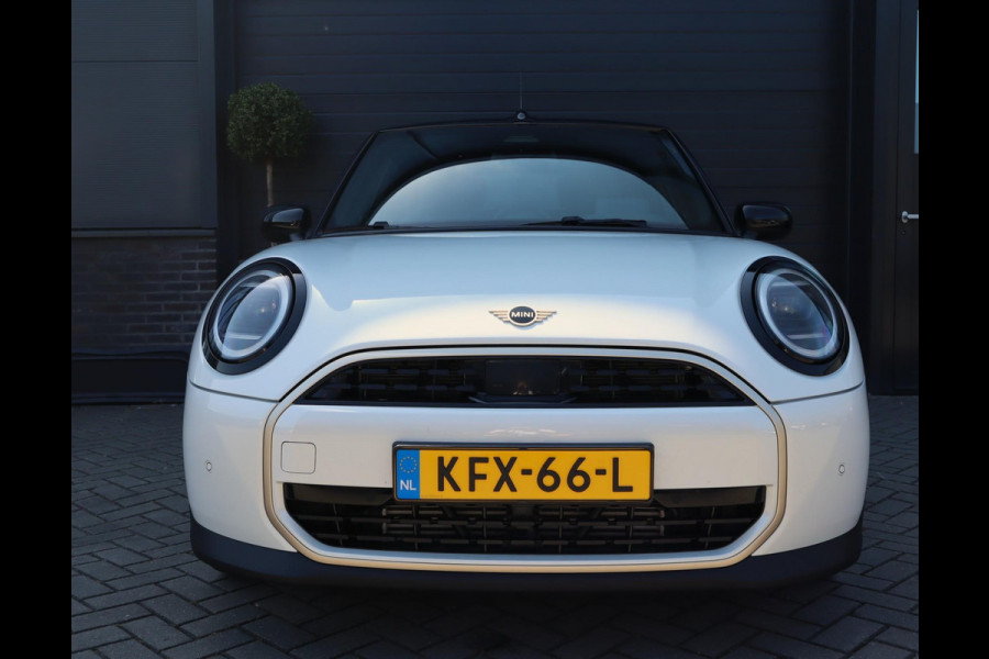 MINI Cabrio 2.0 Cooper C Favoured | HUD | Camera | Carplay | Leer | Stoel en Stuurverwarming | 18 Inch