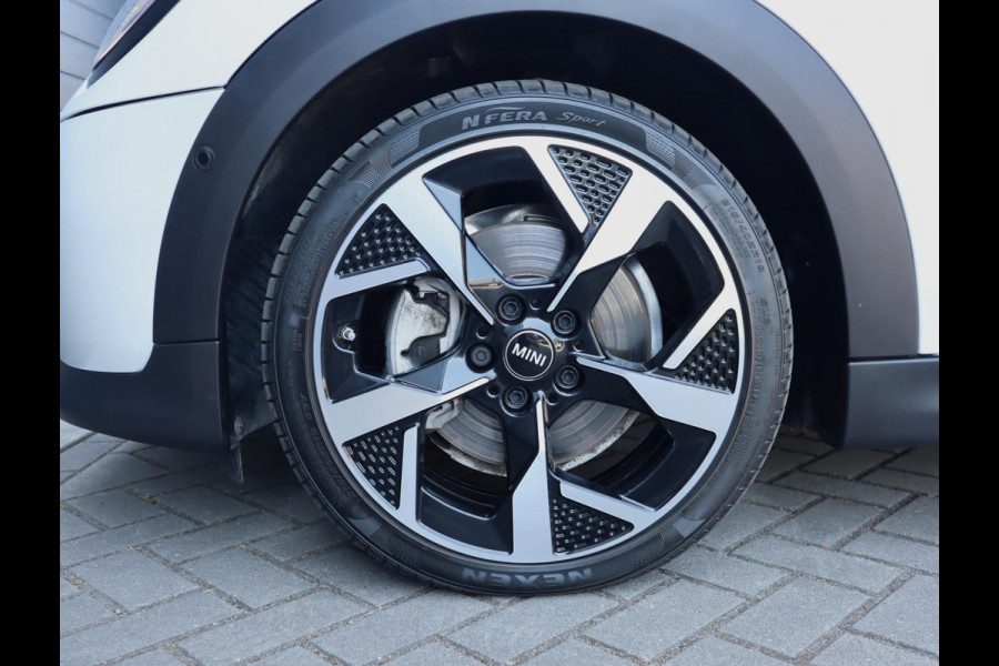 MINI Cabrio 2.0 Cooper C Favoured | HUD | Camera | Carplay | Leer | Stoel en Stuurverwarming | 18 Inch