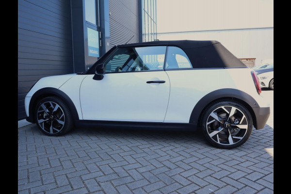 MINI Cabrio 2.0 Cooper C Favoured | HUD | Camera | Carplay | Leer | Stoel en Stuurverwarming | 18 Inch