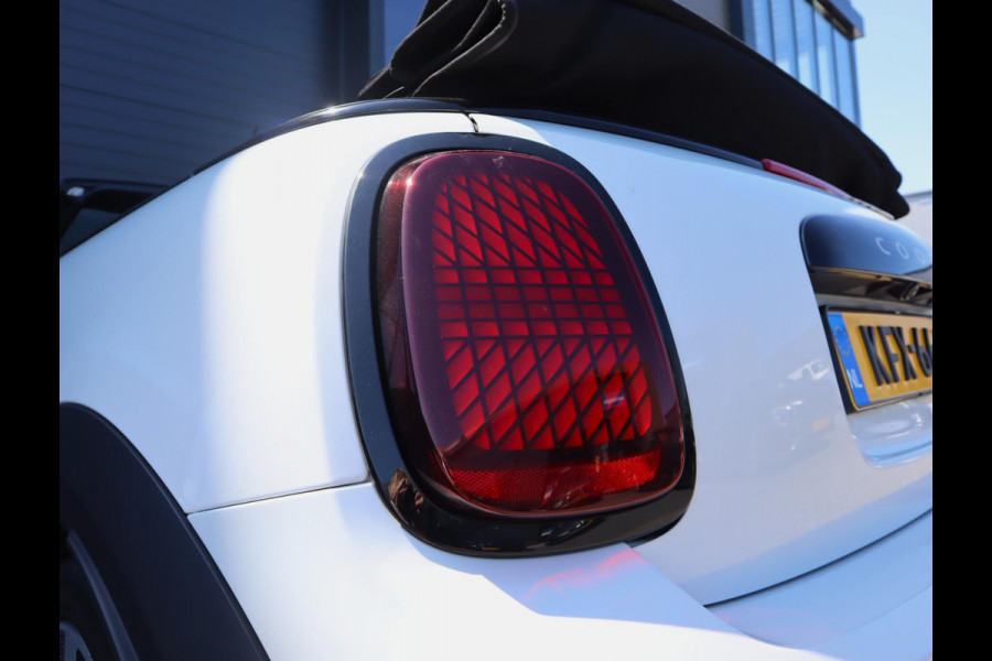 MINI Cabrio 2.0 Cooper C Favoured | HUD | Camera | Carplay | Leer | Stoel en Stuurverwarming | 18 Inch