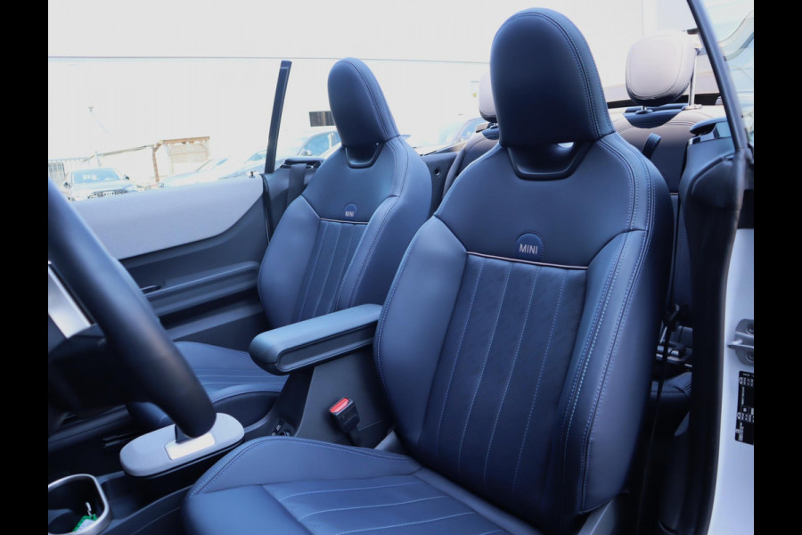 MINI Cabrio 2.0 Cooper C Favoured | HUD | Camera | Carplay | Leer | Stoel en Stuurverwarming | 18 Inch