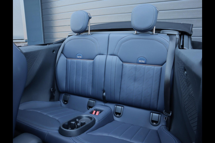MINI Cabrio 2.0 Cooper C Favoured | HUD | Camera | Carplay | Leer | Stoel en Stuurverwarming | 18 Inch