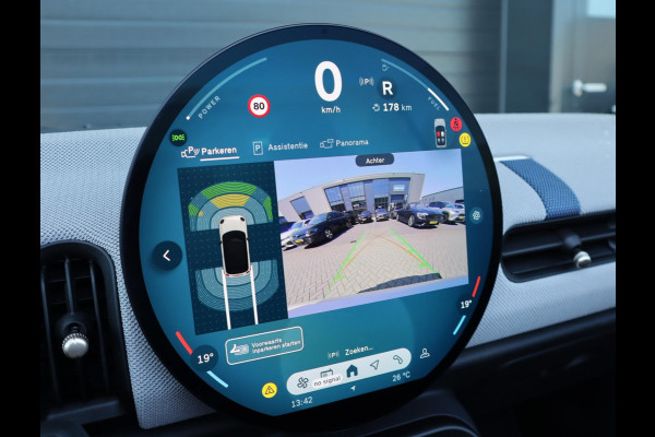 MINI Cabrio 2.0 Cooper C Favoured | HUD | Camera | Carplay | Leer | Stoel en Stuurverwarming | 18 Inch