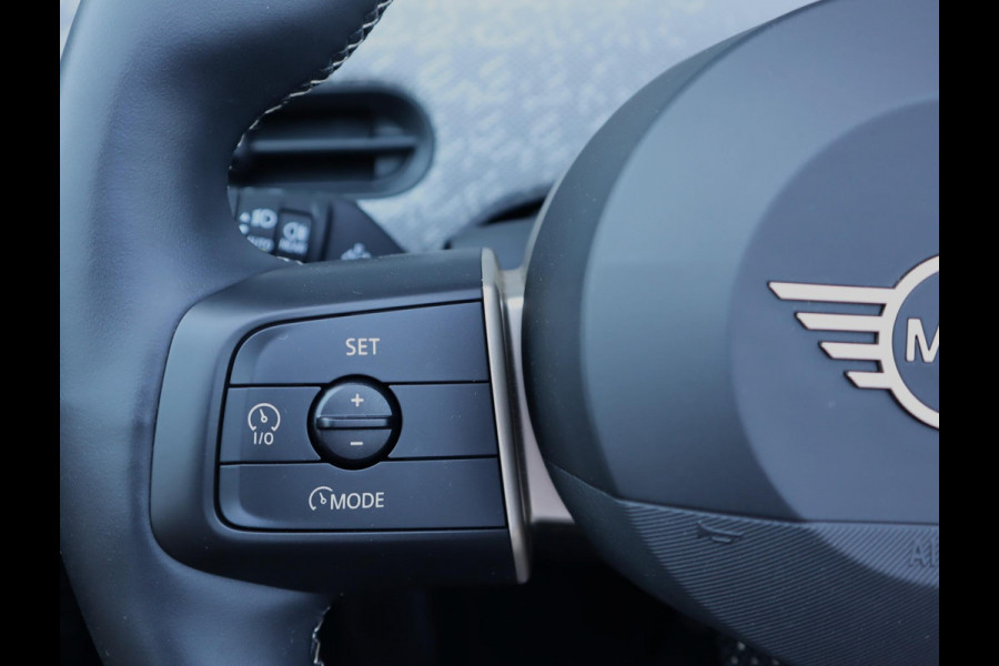 MINI Cabrio 2.0 Cooper C Favoured | HUD | Camera | Carplay | Leer | Stoel en Stuurverwarming | 18 Inch