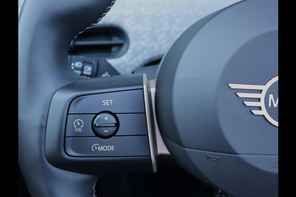MINI Cabrio 2.0 Cooper C Favoured | HUD | Camera | Carplay | Leer | Stoel en Stuurverwarming | 18 Inch