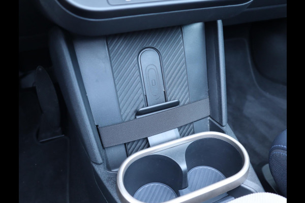 MINI Cabrio 2.0 Cooper C Favoured | HUD | Camera | Carplay | Leer | Stoel en Stuurverwarming | 18 Inch