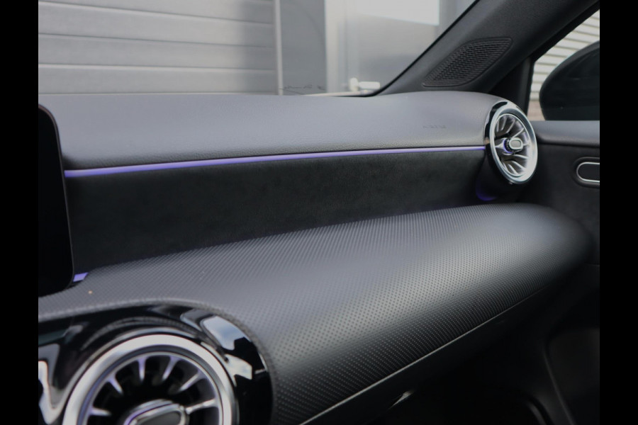 Mercedes-Benz A-Klasse 250 e Star Edition AMG Line | Pano | ACC | 19 Inch | Stoelverwarming