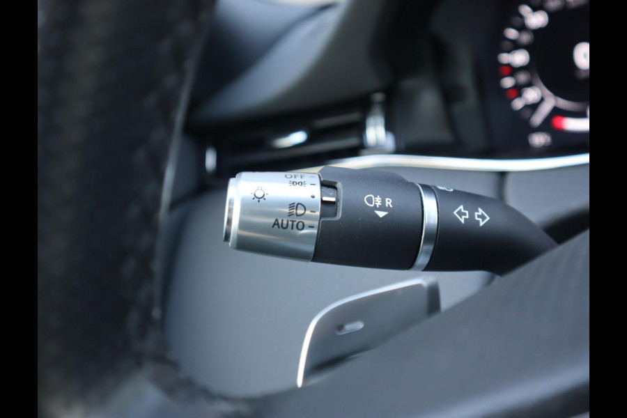 Land Rover Range Rover Evoque 1.5 P300e AWD R-Dynamic SE | Pano | 360 camera | Adaptieve Cruise Control | Stoel en stuurverwarming