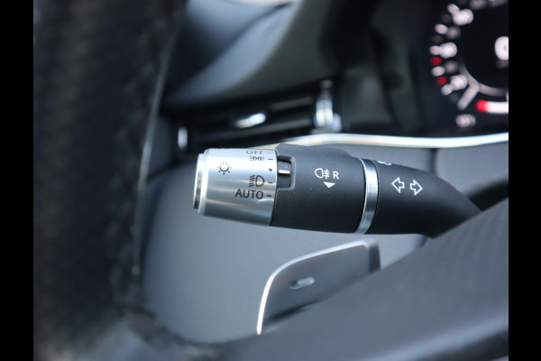 Land Rover Range Rover Evoque 1.5 P300e AWD R-Dynamic SE | Pano | 360 camera | Adaptieve Cruise Control | Stoel en stuurverwarming