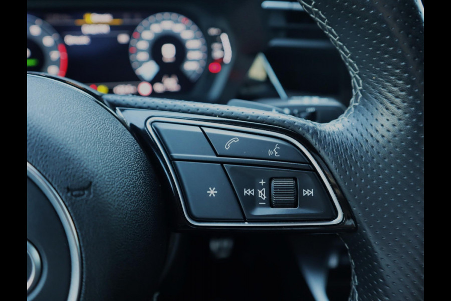 Audi A3 Sportback 45 TFSI e S edition Competition | Pano | ACC | Stoelverwarming