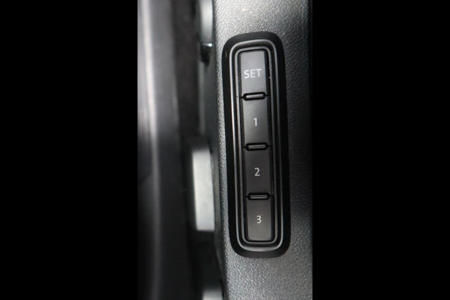 Volkswagen Golf 2.0 TSI R 4Motion | Akra | Leer |  Pano | R sportstoelen | Memory Seats |  Stoel verwarming en ventilatie