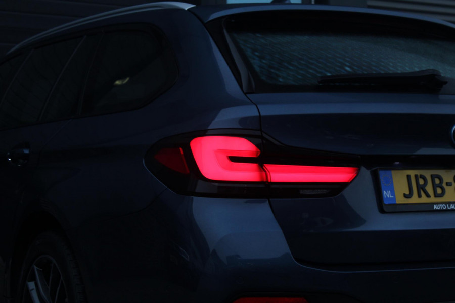 BMW 5 Serie Touring 530e M-Sport | Stuur en Stoelverwarming | Sfeerverlichting