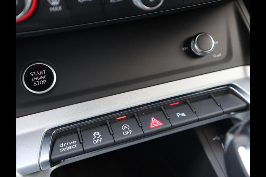 Audi Q3 Sportback 40 TFSI quattro S Edition | S-line | Pano | Trekhaak | all weather banden | Leer