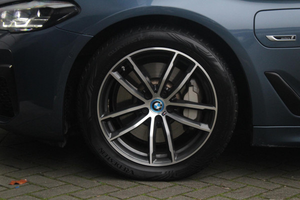 BMW 5 Serie Touring 530e M-Sport | Stuur en Stoelverwarming | Sfeerverlichting