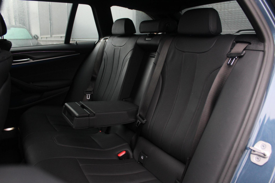 BMW 5 Serie Touring 530e M-Sport | Stuur en Stoelverwarming | Sfeerverlichting