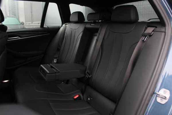 BMW 5 Serie Touring 530e M-Sport | Stuur en Stoelverwarming | Sfeerverlichting