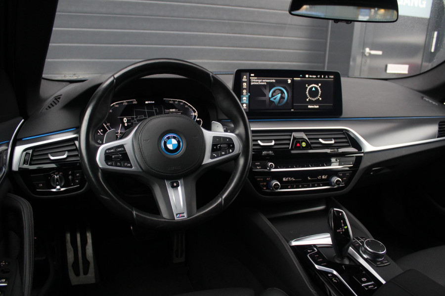 BMW 5 Serie Touring 530e M-Sport | Stuur en Stoelverwarming | Sfeerverlichting