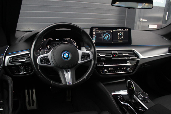 BMW 5 Serie Touring 530e M-Sport | Stuur en Stoelverwarming | Sfeerverlichting