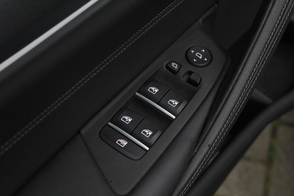 BMW 5 Serie Touring 530e M-Sport | Stuur en Stoelverwarming | Sfeerverlichting