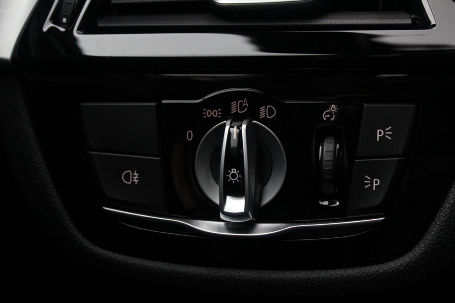 BMW 5 Serie Touring 530e M-Sport | Stuur en Stoelverwarming | Sfeerverlichting