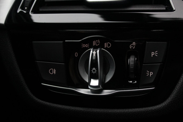 BMW 5 Serie Touring 530e M-Sport | Stuur en Stoelverwarming | Sfeerverlichting