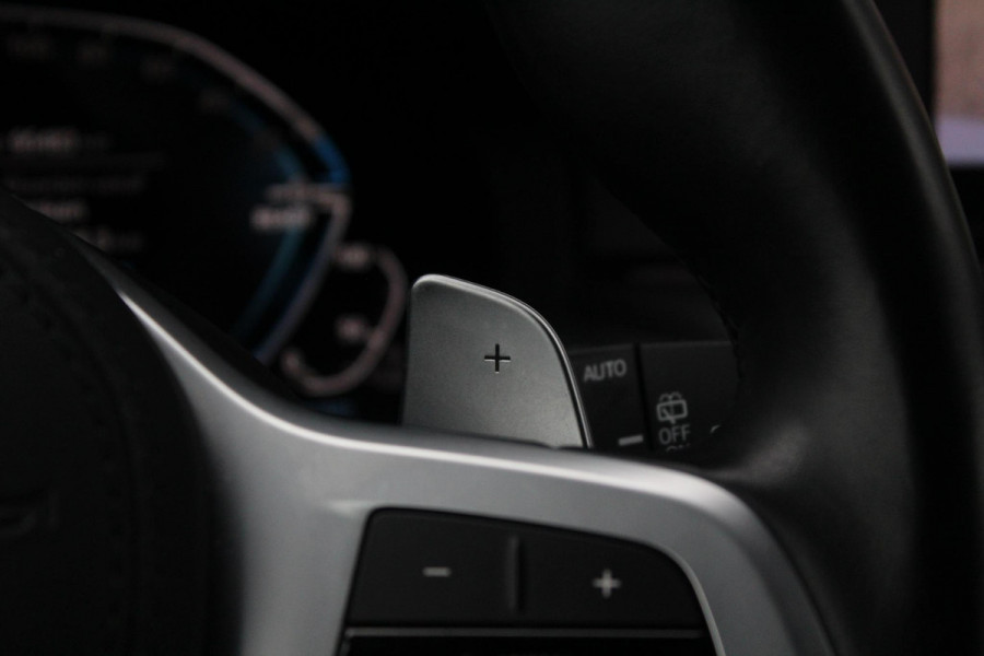 BMW 5 Serie Touring 530e M-Sport | Stuur en Stoelverwarming | Sfeerverlichting