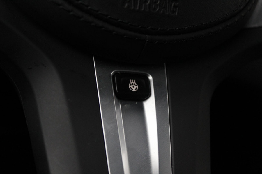 BMW 5 Serie Touring 530e M-Sport | Stuur en Stoelverwarming | Sfeerverlichting