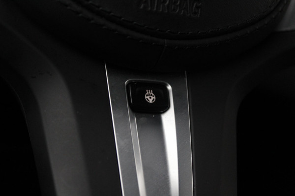 BMW 5 Serie Touring 530e M-Sport | Stuur en Stoelverwarming | Sfeerverlichting