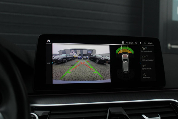 BMW 5 Serie Touring 530e M-Sport | Stuur en Stoelverwarming | Sfeerverlichting