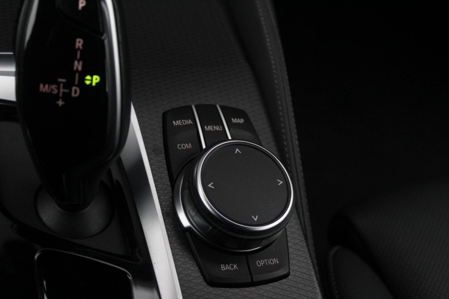 BMW 5 Serie Touring 530e M-Sport | Stuur en Stoelverwarming | Sfeerverlichting