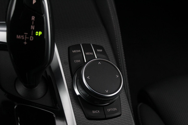 BMW 5 Serie Touring 530e M-Sport | Stuur en Stoelverwarming | Sfeerverlichting