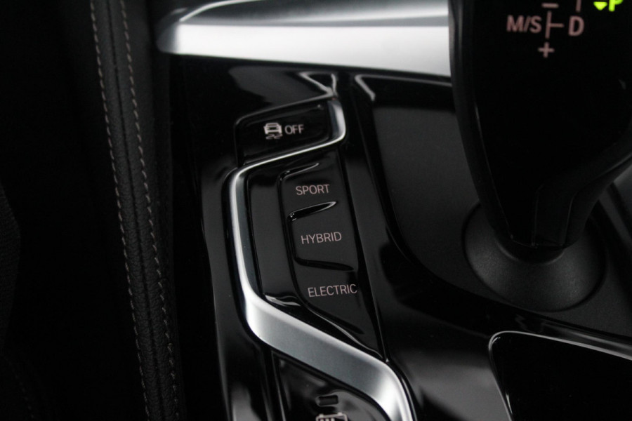 BMW 5 Serie Touring 530e M-Sport | Stuur en Stoelverwarming | Sfeerverlichting
