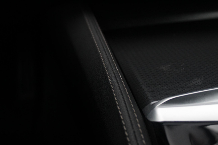 BMW 5 Serie Touring 530e M-Sport | Stuur en Stoelverwarming | Sfeerverlichting