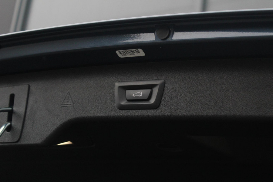 BMW 5 Serie Touring 530e M-Sport | Stuur en Stoelverwarming | Sfeerverlichting
