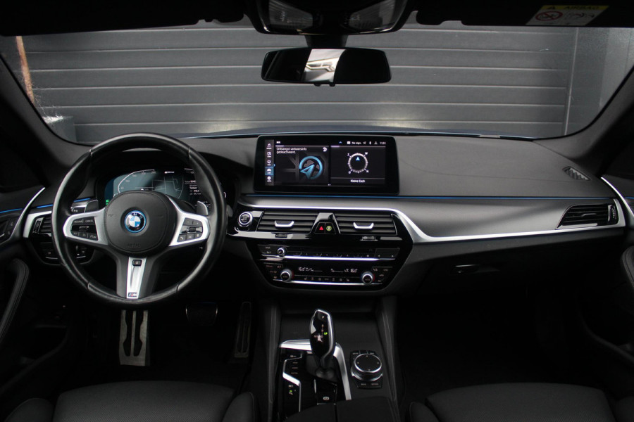 BMW 5 Serie Touring 530e M-Sport | Stuur en Stoelverwarming | Sfeerverlichting