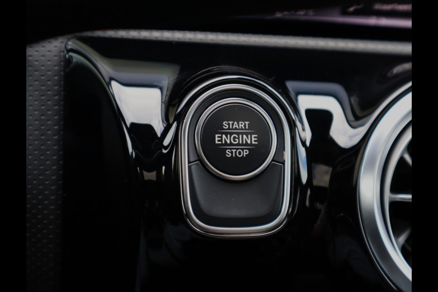 Mercedes-Benz A-Klasse 250 e AMG Line | Pano | Camera | sfeerverlichting | Stoelverwarming