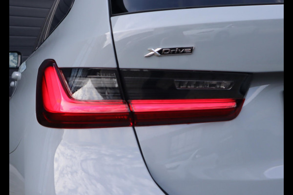 BMW 3 Serie Touring 330i xDrive | Pano | HUD  | 360 Camera | Trekhaak
