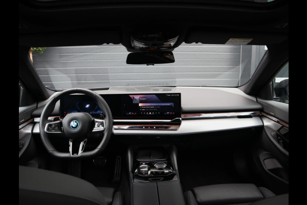 BMW 5 Serie Touring 530e xDrive M Sport | Pano | Memory | Lazer | HUD | H+K | Bomvol