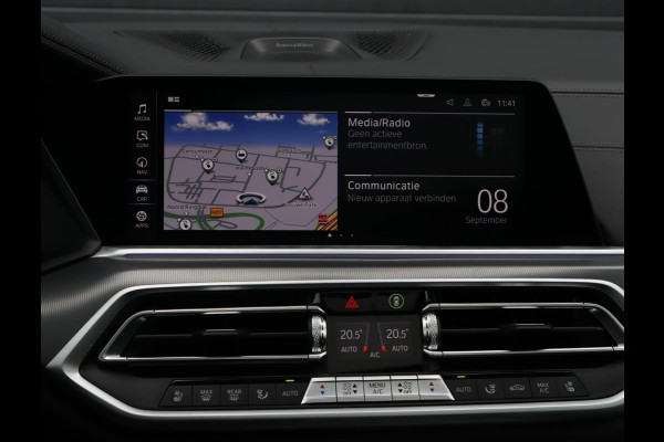BMW X5 xDrive45e M Sport | Skylounge | Bowers en Wilkins | Softclose | Trekhaak | 22 Inch