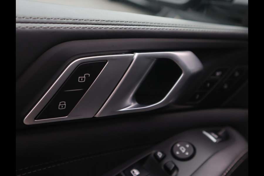 BMW X5 xDrive45e M Sport | Skylounge | Bowers en Wilkins | Softclose | Trekhaak | 22 Inch